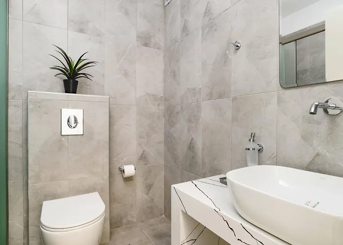 Amethyst Gem By Villa Gennadi