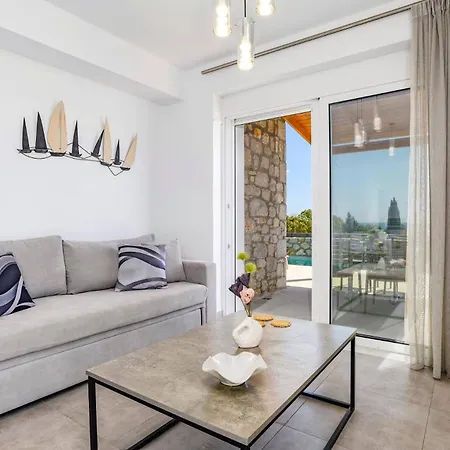 Amethyst Gem By Vilă Gennadi